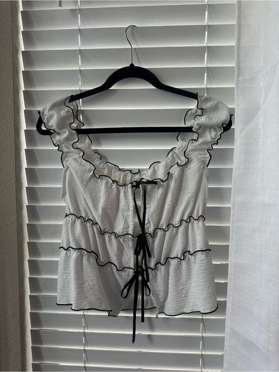 iris Tops - iris White Ruffle Tie-Front Camisole with Black Trim